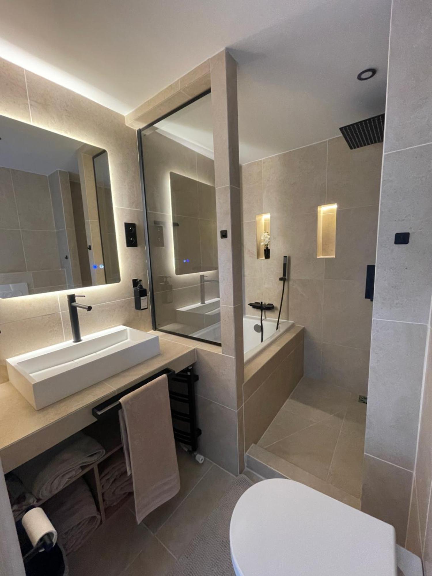 Rdj, Comme Maison Apartment